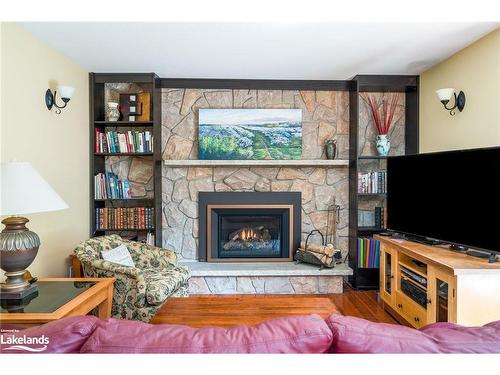 988 Sixth Street, Collingwood, ON - Indoor Photo Showing Living Room With Fireplace