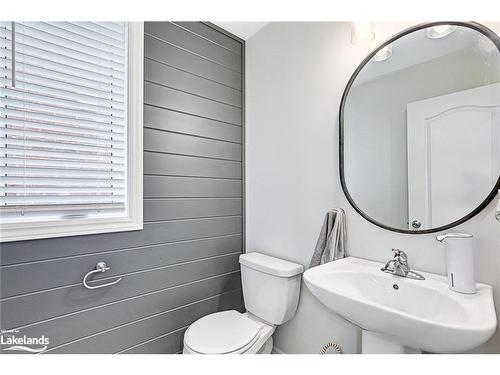 48 Mclean Avenue, Collingwood, ON - Indoor Photo Showing Bathroom