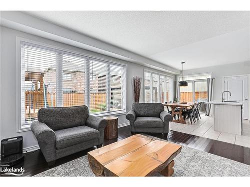 48 Mclean Avenue, Collingwood, ON - Indoor Photo Showing Living Room