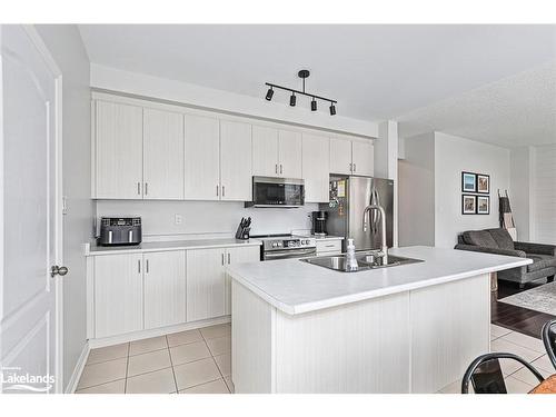 48 Mclean Avenue, Collingwood, ON - Indoor Photo Showing Kitchen