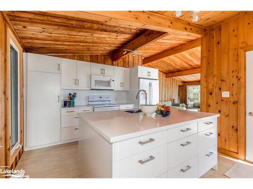 1 B501 Island, Archipelago South, ON - Indoor Photo Showing Kitchen