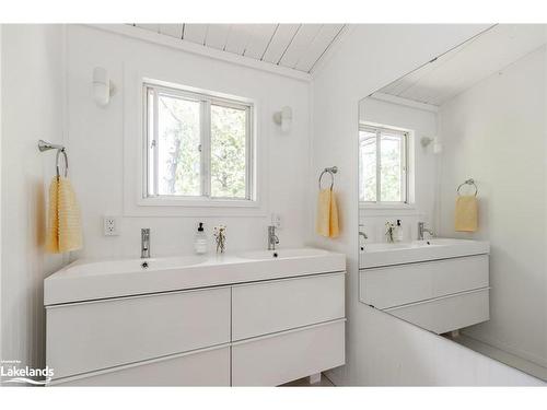 1 B501 Island, Archipelago South, ON - Indoor Photo Showing Bathroom