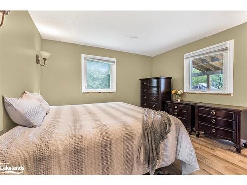 2007 26 Highway, Minesing, ON - Indoor Photo Showing Bedroom