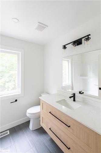 24 Collins Court, Utterson, ON - Indoor Photo Showing Bathroom