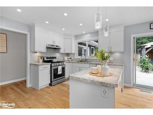 312 Hunters Bay Drive, Huntsville, ON - Indoor Photo Showing Kitchen With Upgraded Kitchen