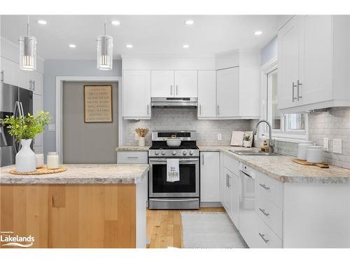 312 Hunters Bay Drive, Huntsville, ON - Indoor Photo Showing Kitchen With Upgraded Kitchen