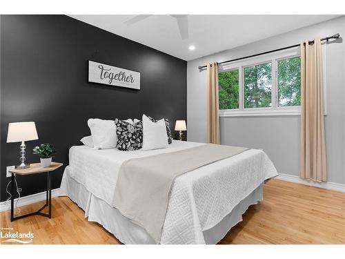 312 Hunters Bay Drive, Huntsville, ON - Indoor Photo Showing Bedroom