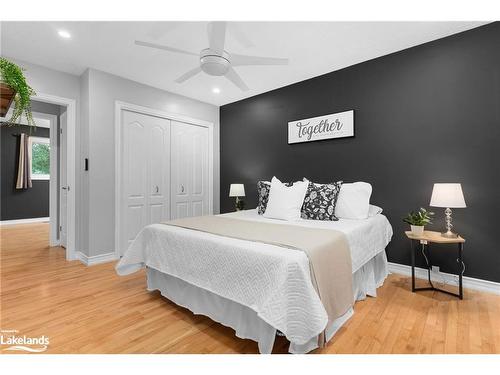 312 Hunters Bay Drive, Huntsville, ON - Indoor Photo Showing Bedroom