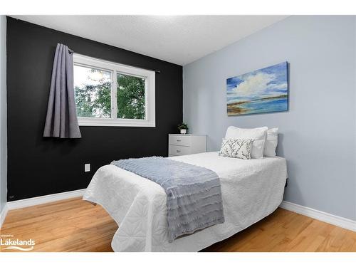 312 Hunters Bay Drive, Huntsville, ON - Indoor Photo Showing Bedroom