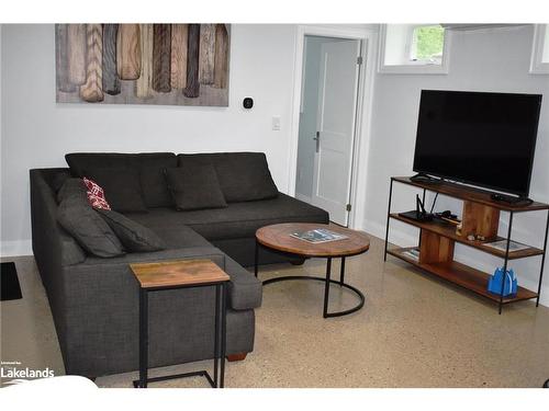 1054 Lawson Road, Tiny, ON - Indoor Photo Showing Living Room