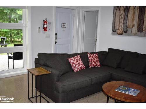 1054 Lawson Road, Tiny, ON - Indoor Photo Showing Living Room