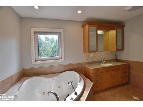 104 Knox Road E, Wasaga Beach, ON - Indoor Photo Showing Bathroom