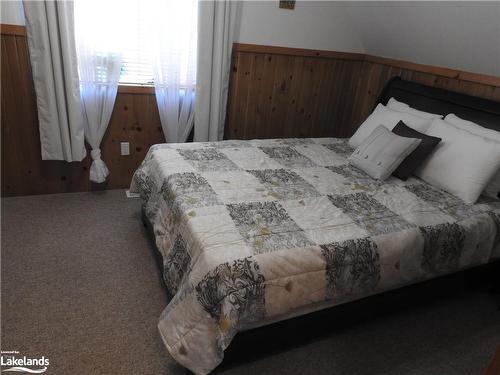 63 Madawaska Trail, Wasaga Beach, ON - Indoor Photo Showing Bedroom