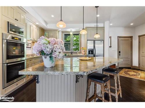 159 Snowbridge Way, The Blue Mountains, ON - Indoor Photo Showing Kitchen With Upgraded Kitchen