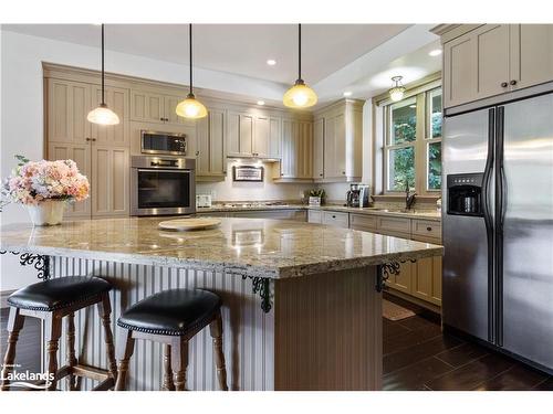 159 Snowbridge Way, The Blue Mountains, ON - Indoor Photo Showing Kitchen With Upgraded Kitchen