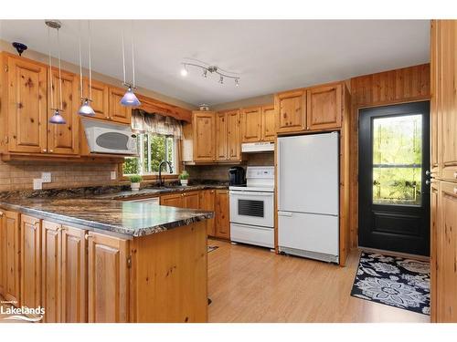 2 Sunset Trail, Whitestone, ON - Indoor Photo Showing Kitchen