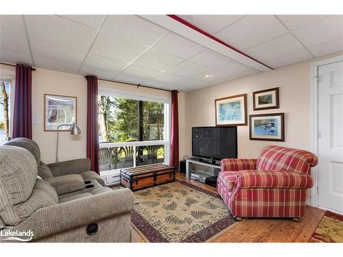 2 Sunset Trail, Whitestone, ON - Indoor Photo Showing Living Room