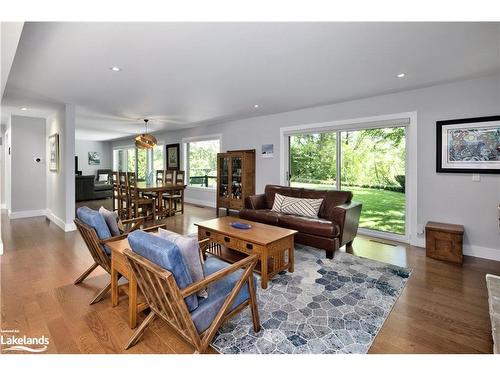 515 4Th Avenue W, Owen Sound, ON - Indoor Photo Showing Living Room