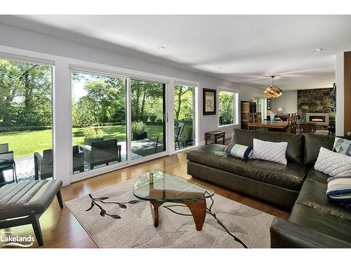 515 4Th Avenue W, Owen Sound, ON - Indoor Photo Showing Living Room