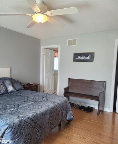 74 Pennsylvania Avenue, Wasaga Beach, ON - Indoor Photo Showing Bedroom