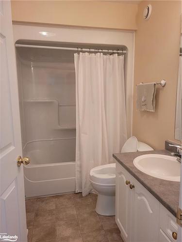 74 Pennsylvania Avenue, Wasaga Beach, ON - Indoor Photo Showing Bathroom