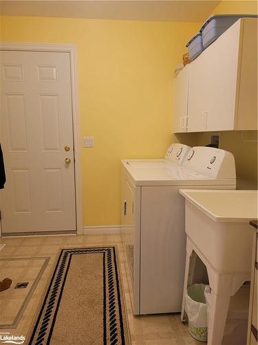 74 Pennsylvania Avenue, Wasaga Beach, ON - Indoor Photo Showing Laundry Room