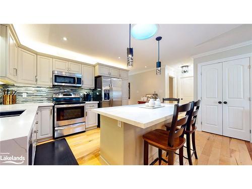 173 Greenway Drive, Wasaga Beach, ON - Indoor Photo Showing Kitchen With Upgraded Kitchen