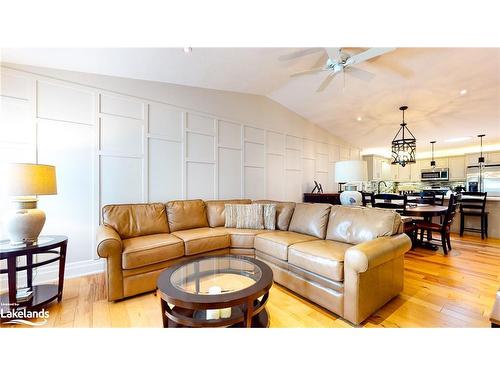 173 Greenway Drive, Wasaga Beach, ON - Indoor Photo Showing Living Room