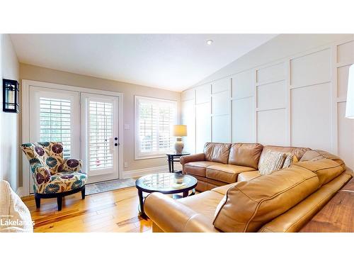 173 Greenway Drive, Wasaga Beach, ON - Indoor Photo Showing Living Room