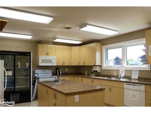 173 Greenway Drive, Wasaga Beach, ON - Indoor Photo Showing Kitchen