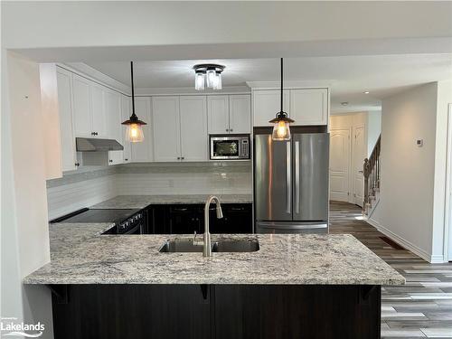 13 Brookside Crossing, Huntsville, ON - Indoor Photo Showing Kitchen With Double Sink With Upgraded Kitchen