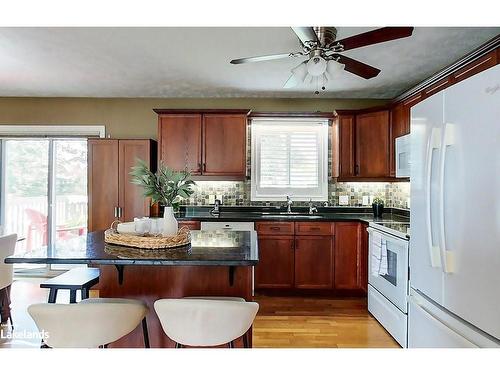 238 17Th Avenue, Hanover, ON - Indoor Photo Showing Kitchen