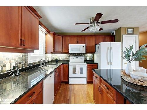 238 17Th Avenue, Hanover, ON - Indoor Photo Showing Kitchen With Double Sink