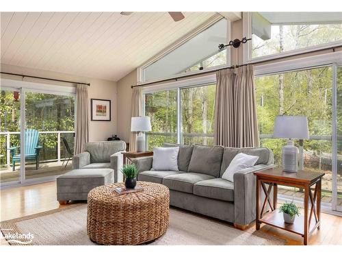 223 Woodland Drive, Huntsville, ON - Indoor Photo Showing Living Room