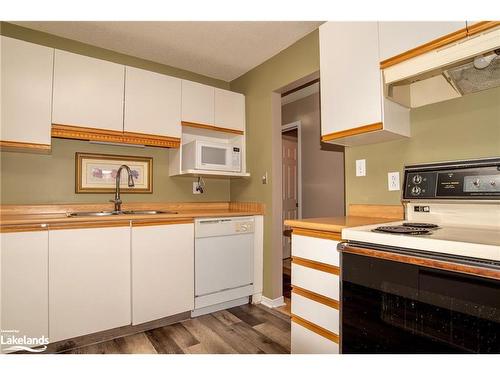 15 Pinecone Drive, Bracebridge, ON - Indoor Photo Showing Kitchen