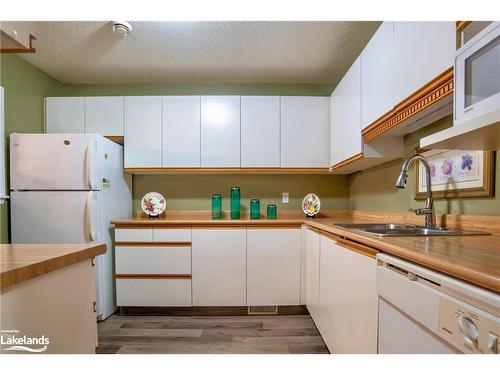 15 Pinecone Drive, Bracebridge, ON - Indoor Photo Showing Kitchen