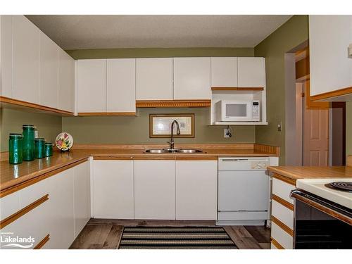 15 Pinecone Drive, Bracebridge, ON - Indoor Photo Showing Kitchen With Double Sink