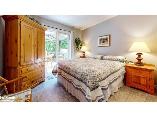 16 Kentucky Avenue, Wasaga Beach, ON - Indoor Photo Showing Bedroom