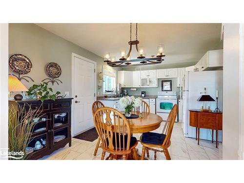 16 Kentucky Avenue, Wasaga Beach, ON - Indoor Photo Showing Dining Room