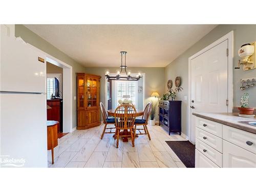 16 Kentucky Avenue, Wasaga Beach, ON - Indoor Photo Showing Dining Room