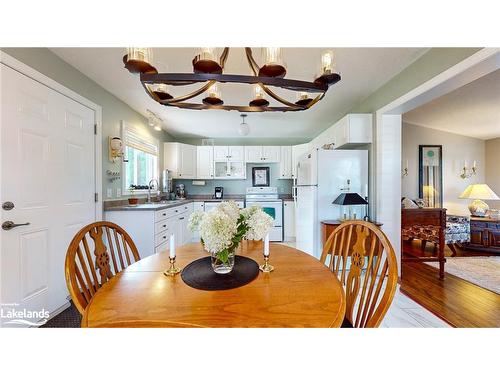 16 Kentucky Avenue, Wasaga Beach, ON - Indoor Photo Showing Dining Room