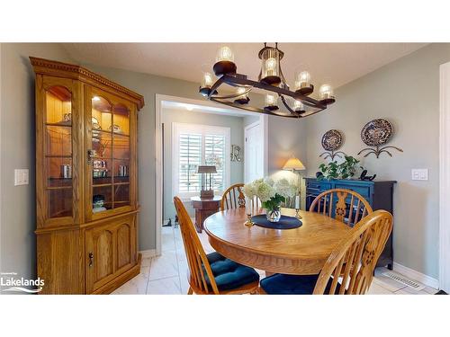 16 Kentucky Avenue, Wasaga Beach, ON - Indoor Photo Showing Dining Room