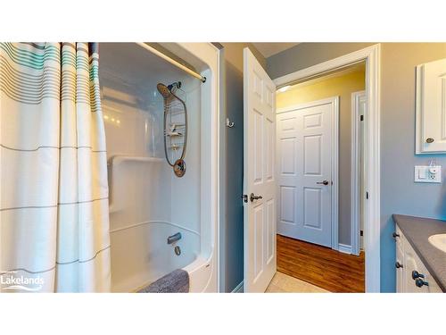 16 Kentucky Avenue, Wasaga Beach, ON - Indoor Photo Showing Bathroom