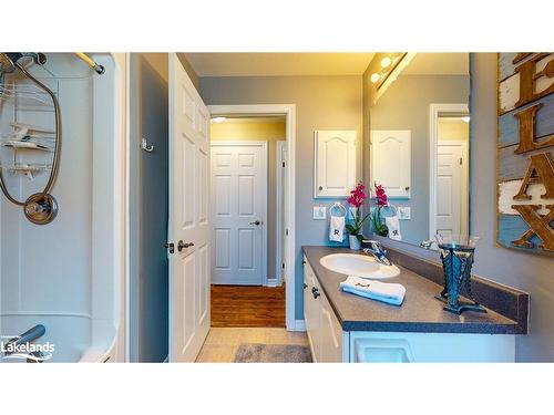 16 Kentucky Avenue, Wasaga Beach, ON - Indoor Photo Showing Bathroom