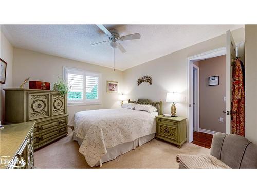 16 Kentucky Avenue, Wasaga Beach, ON - Indoor Photo Showing Bedroom