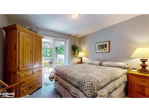 16 Kentucky Avenue, Wasaga Beach, ON - Indoor Photo Showing Bedroom