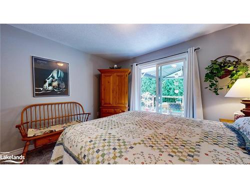 16 Kentucky Avenue, Wasaga Beach, ON - Indoor Photo Showing Bedroom