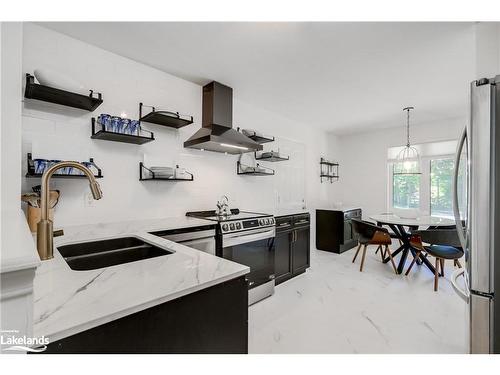 82 Pine Ridge Gate, Gravenhurst, ON - Indoor Photo Showing Kitchen With Double Sink With Upgraded Kitchen