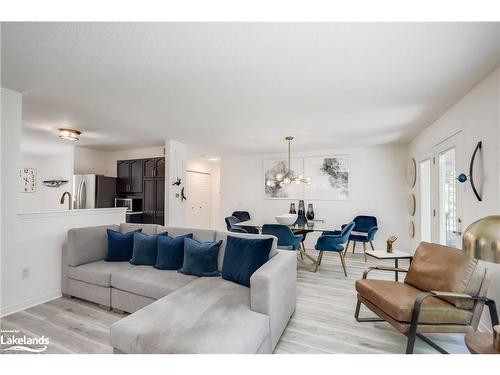 82 Pine Ridge Gate, Gravenhurst, ON - Indoor Photo Showing Living Room