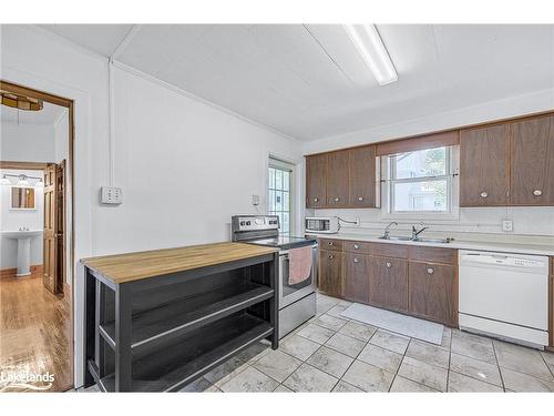 344 Midland Avenue, Midland, ON - Indoor Photo Showing Kitchen With Double Sink